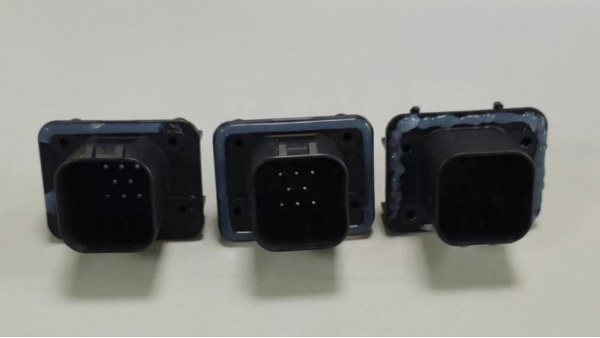 連接器PBT材質密封硅膠膠水應用案例-硅膠密封膠