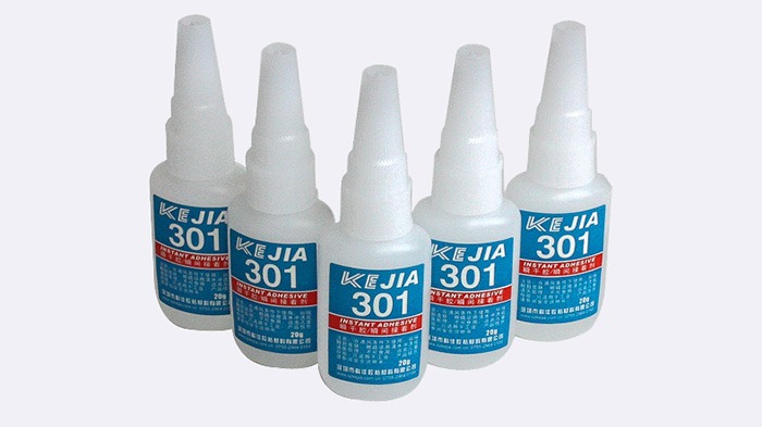 硅橡膠膠粘劑粘在手上怎么辦