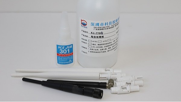 塑料粘鐵用什么膠水粘可以快速固化？