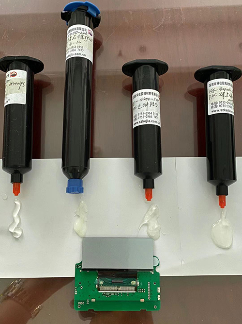 膠水稀稠度對(duì)比圖