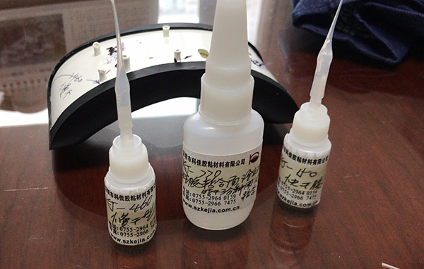 粘硅膠塑料膠水