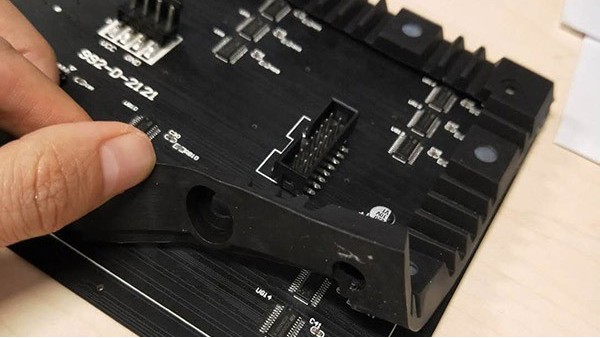 fpc柔性電路板粘硅膠怎么粘才牢固